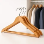 Kit 3 Unidades Cabides De Madeira com Verniz - Imagem 2