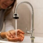 Torneira de Mesa Gourmet com Ducha Para Cozinha - Inox - Imagem 5