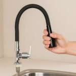 Torneira de Mesa Silicone com Ducha Para Cozinha - Preta - Imagem 4