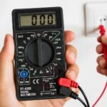 Multímetro Portátil Digital Display LCD - Preta